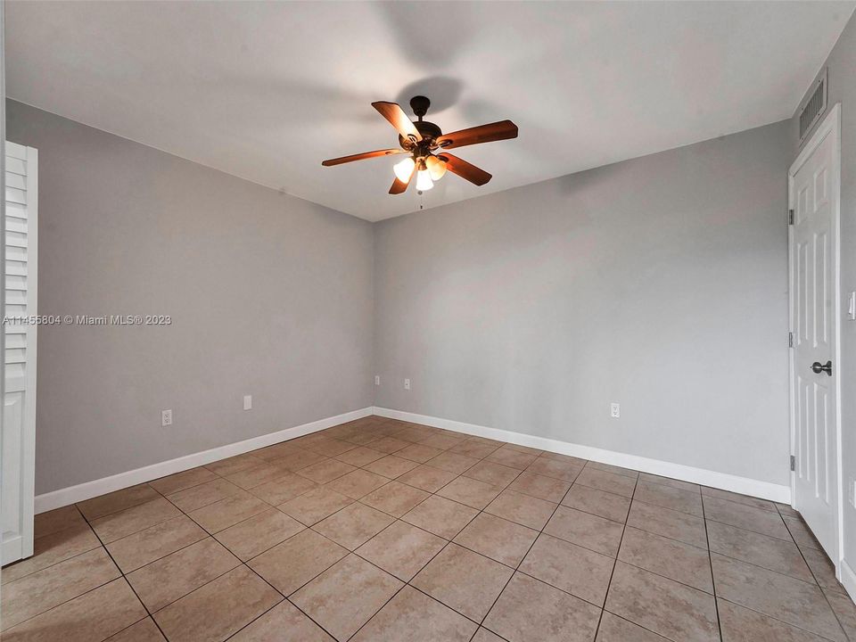 Vendido Recientemente: $199,000 (1 camas, 1 baños, 670 Pies cuadrados)