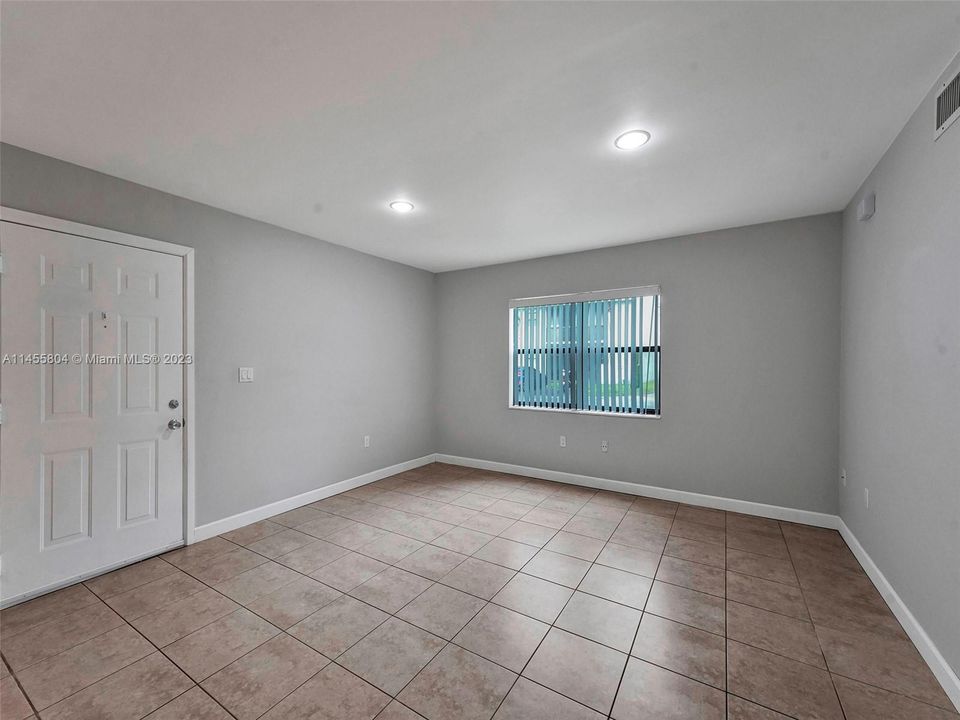 Vendido Recientemente: $199,000 (1 camas, 1 baños, 670 Pies cuadrados)