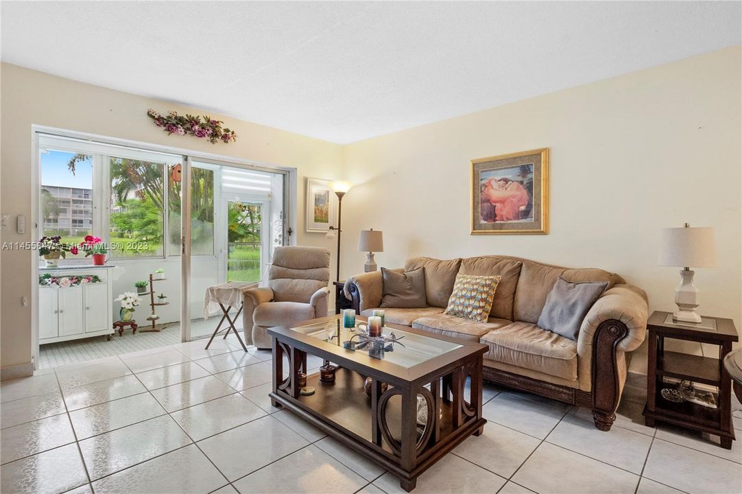 Recently Sold: $175,000 (1 beds, 1 baths, 775 Square Feet)