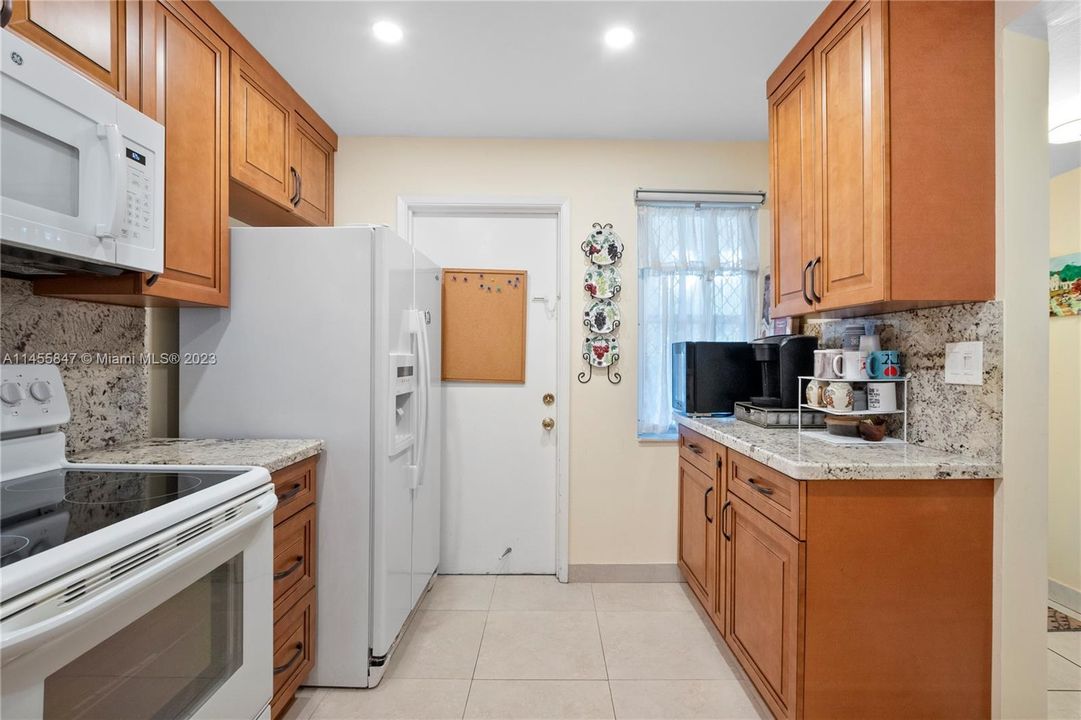 Recently Sold: $175,000 (1 beds, 1 baths, 775 Square Feet)