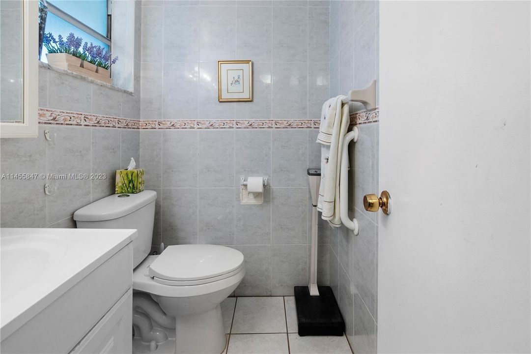 Recently Sold: $175,000 (1 beds, 1 baths, 775 Square Feet)