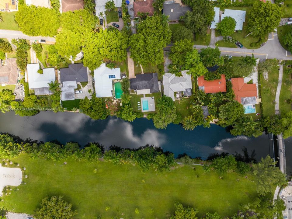 Недавно продано: $969,000 (2 спален, 2 ванн, 1556 Квадратных фут)