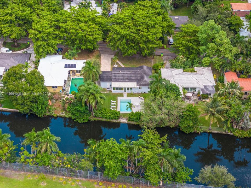 Недавно продано: $969,000 (2 спален, 2 ванн, 1556 Квадратных фут)