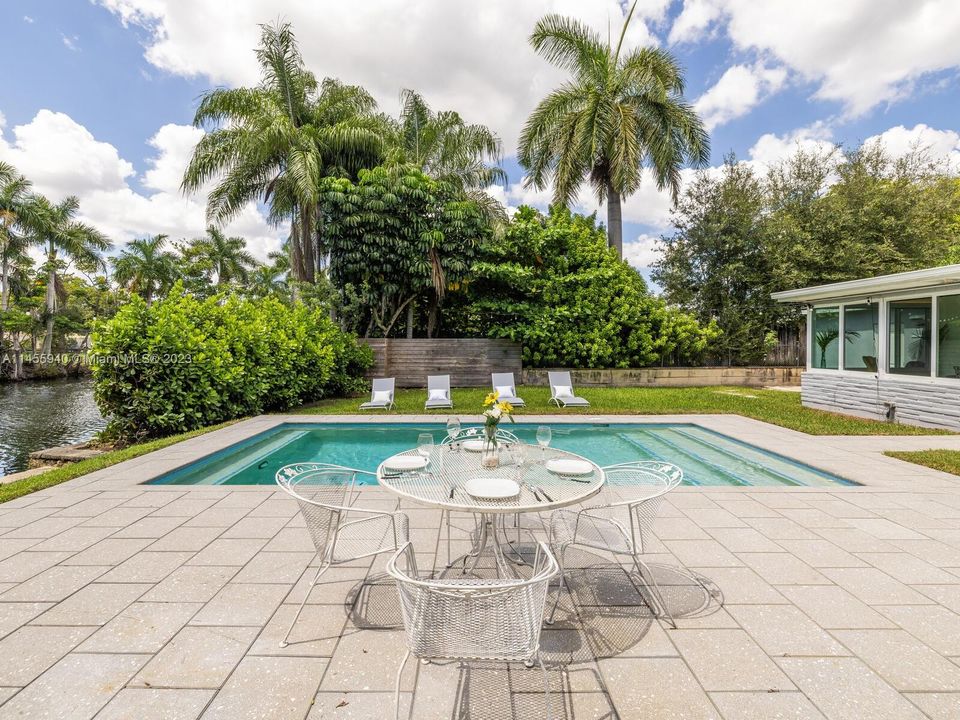 Недавно продано: $969,000 (2 спален, 2 ванн, 1556 Квадратных фут)