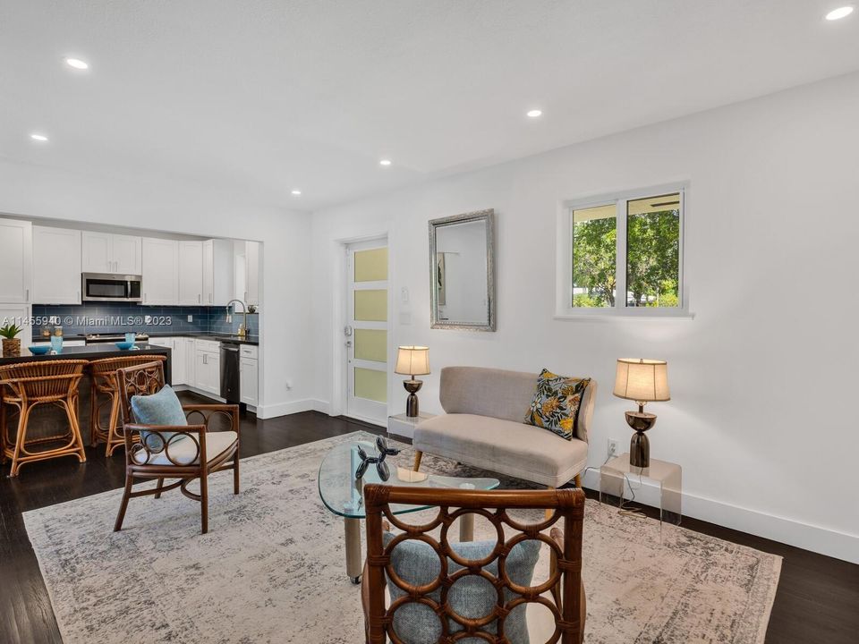 Недавно продано: $969,000 (2 спален, 2 ванн, 1556 Квадратных фут)