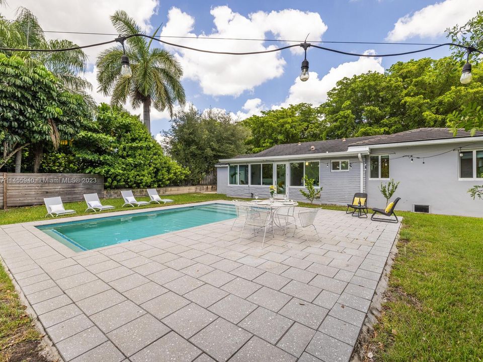 Недавно продано: $969,000 (2 спален, 2 ванн, 1556 Квадратных фут)