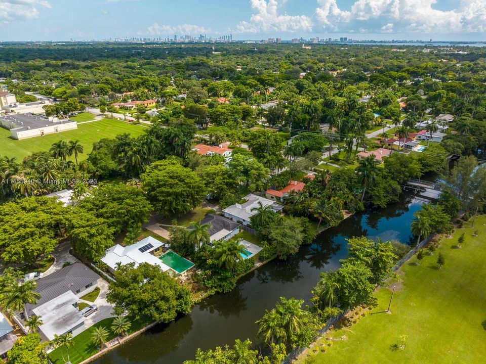 Недавно продано: $969,000 (2 спален, 2 ванн, 1556 Квадратных фут)