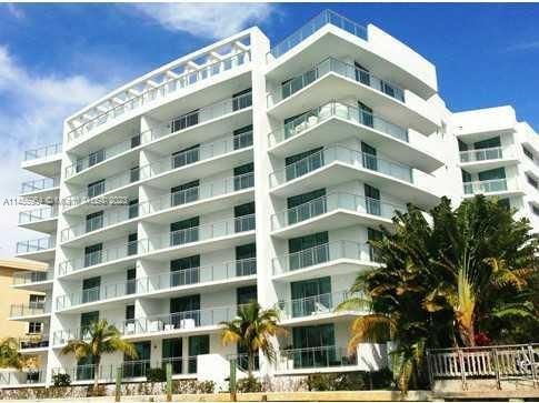 Vendido Recientemente: $2,250,000 (3 camas, 3 baños, 2556 Pies cuadrados)