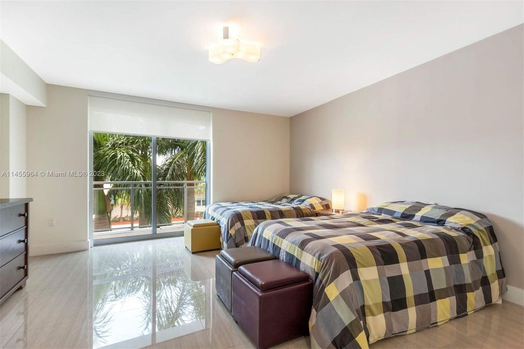 Vendido Recientemente: $2,250,000 (3 camas, 3 baños, 2556 Pies cuadrados)