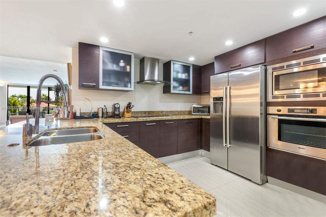 Vendido Recientemente: $2,250,000 (3 camas, 3 baños, 2556 Pies cuadrados)