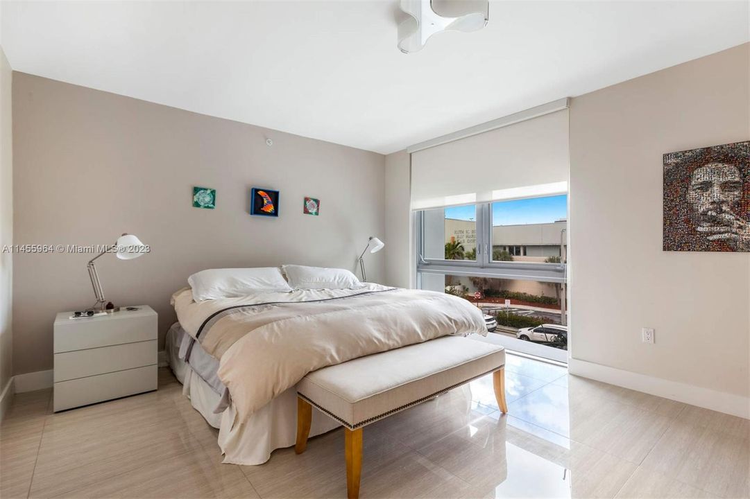 Vendido Recientemente: $2,250,000 (3 camas, 3 baños, 2556 Pies cuadrados)