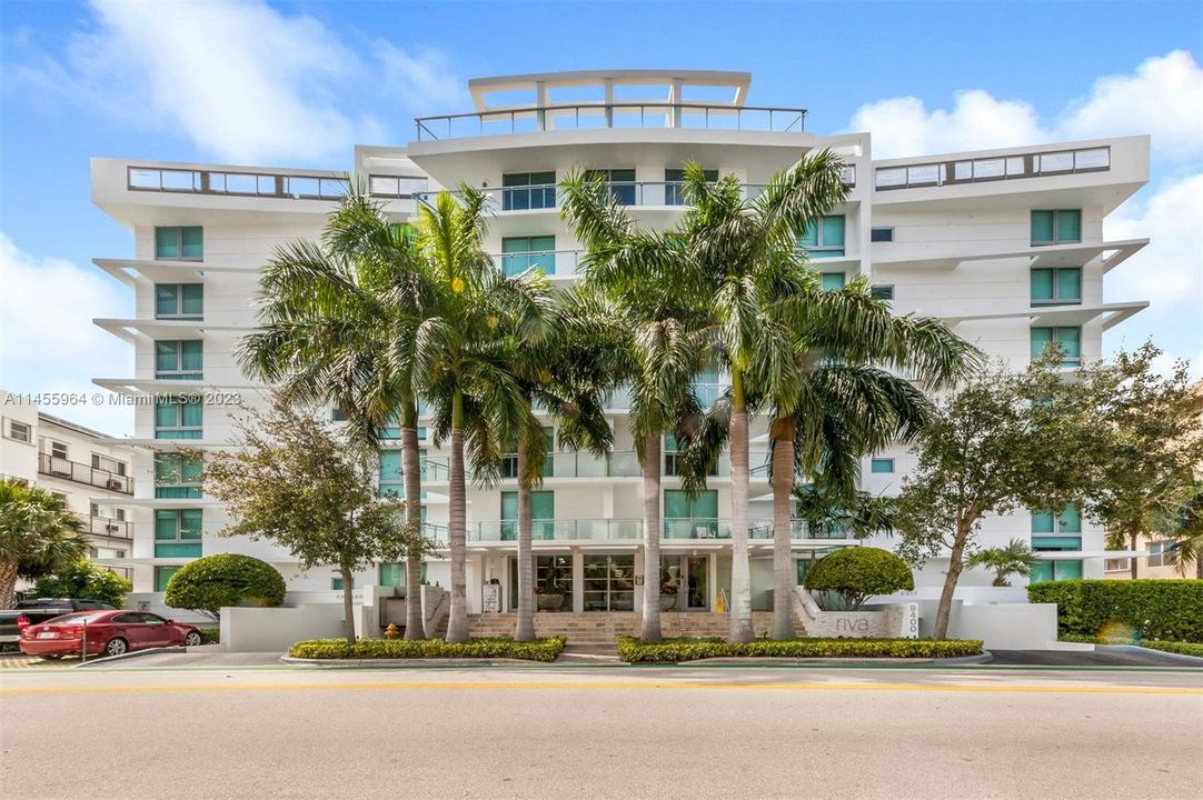 Vendido Recientemente: $2,250,000 (3 camas, 3 baños, 2556 Pies cuadrados)