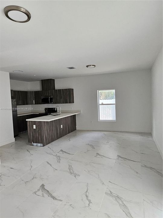 Vendido Recientemente: $1,180,000 (0 camas, 0 baños, 2576 Pies cuadrados)