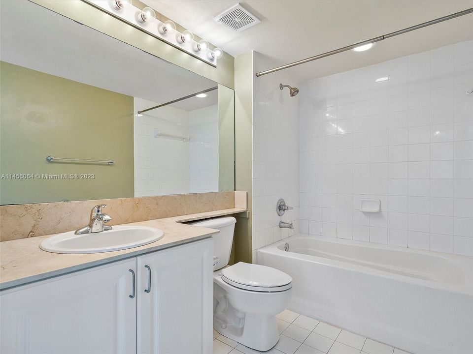 Недавно продано: $459,000 (1 спален, 1 ванн, 760 Квадратных фут)