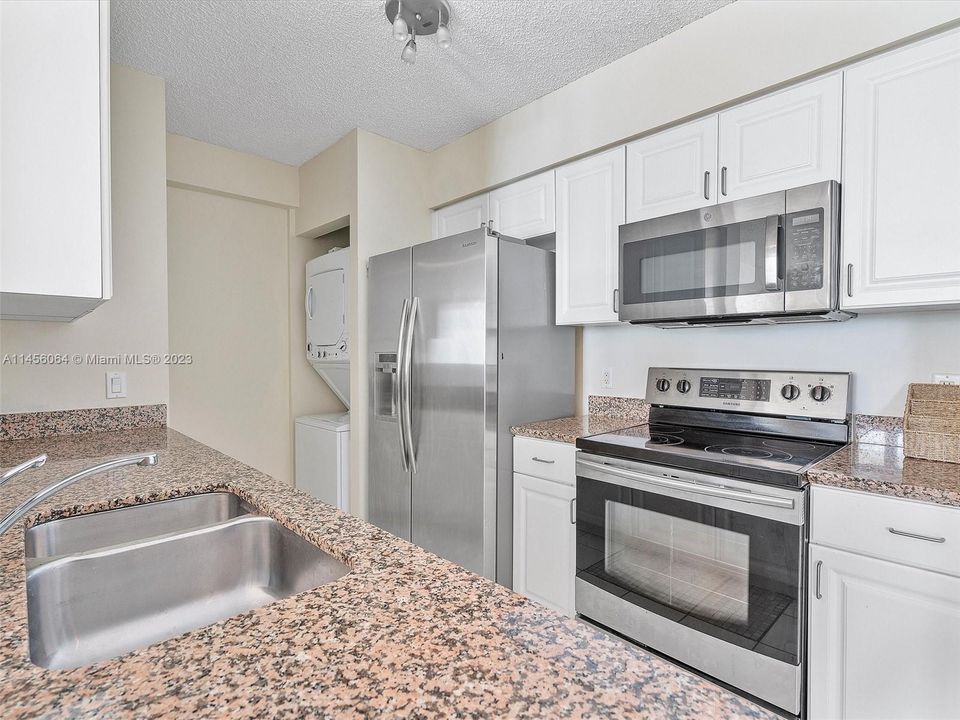 Недавно продано: $459,000 (1 спален, 1 ванн, 760 Квадратных фут)