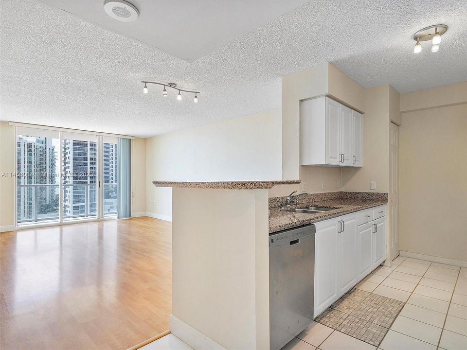 Недавно продано: $459,000 (1 спален, 1 ванн, 760 Квадратных фут)