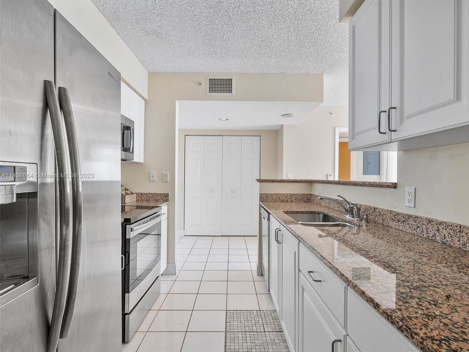 Недавно продано: $459,000 (1 спален, 1 ванн, 760 Квадратных фут)