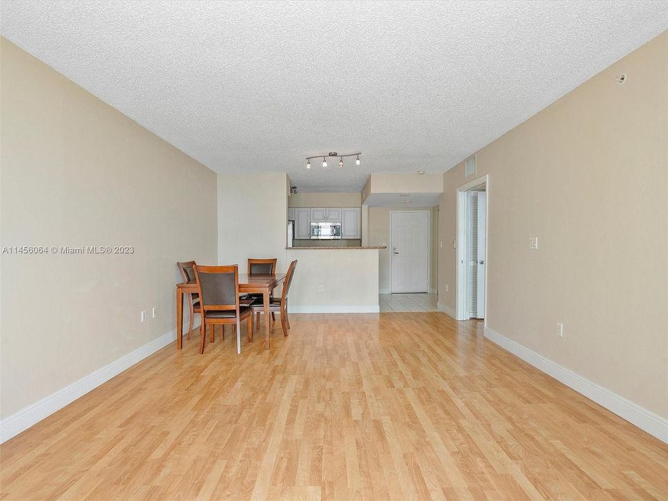 Недавно продано: $459,000 (1 спален, 1 ванн, 760 Квадратных фут)