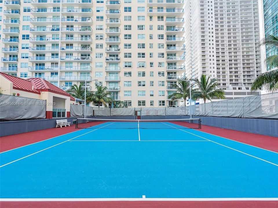 Недавно продано: $459,000 (1 спален, 1 ванн, 760 Квадратных фут)