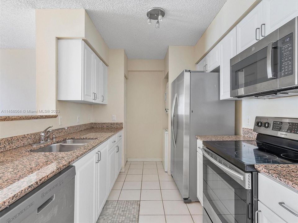 Недавно продано: $459,000 (1 спален, 1 ванн, 760 Квадратных фут)