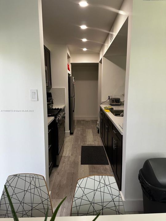 Recently Sold: $320,000 (2 beds, 1 baths, 1019 Square Feet)