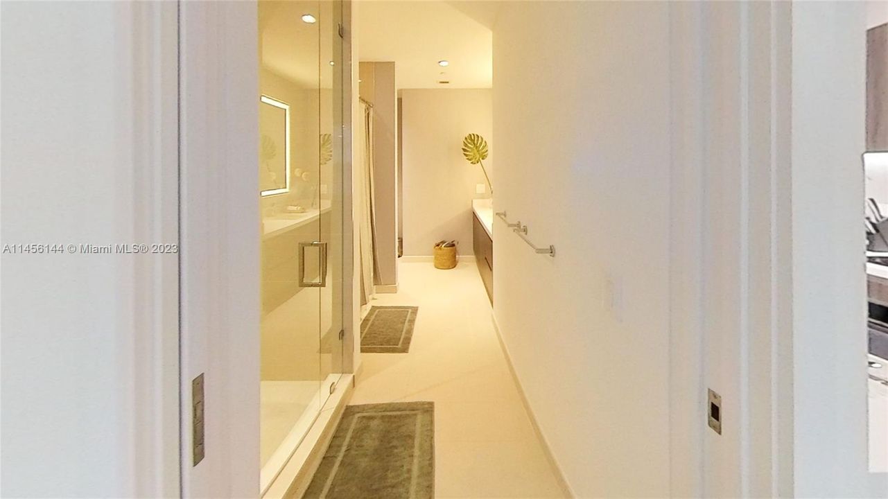 Recently Rented: $3,400 (1 beds, 1 baths, 630 Square Feet)