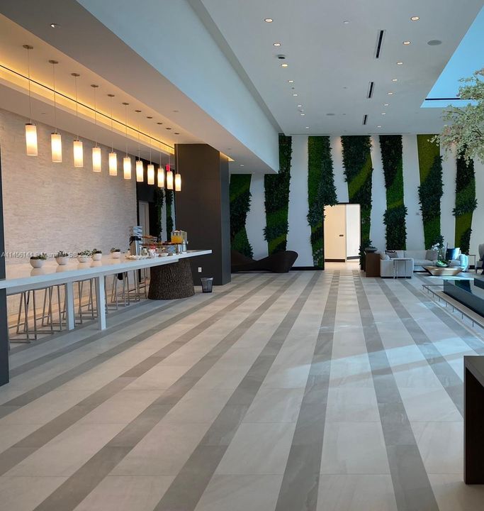 Recently Rented: $3,400 (1 beds, 1 baths, 630 Square Feet)