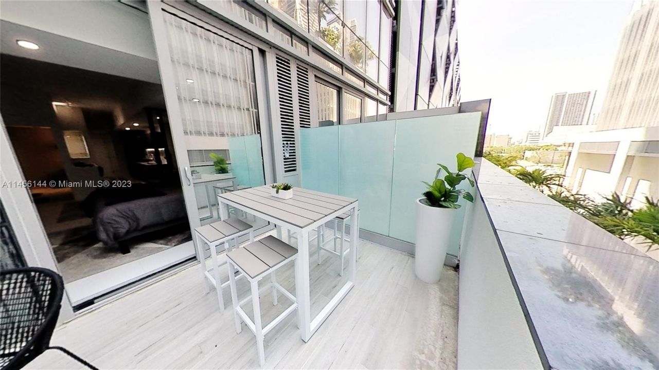 Recently Rented: $3,400 (1 beds, 1 baths, 630 Square Feet)