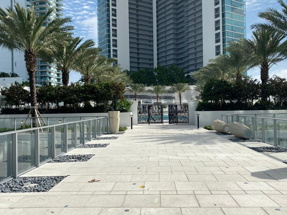 Recently Rented: $3,400 (1 beds, 1 baths, 630 Square Feet)