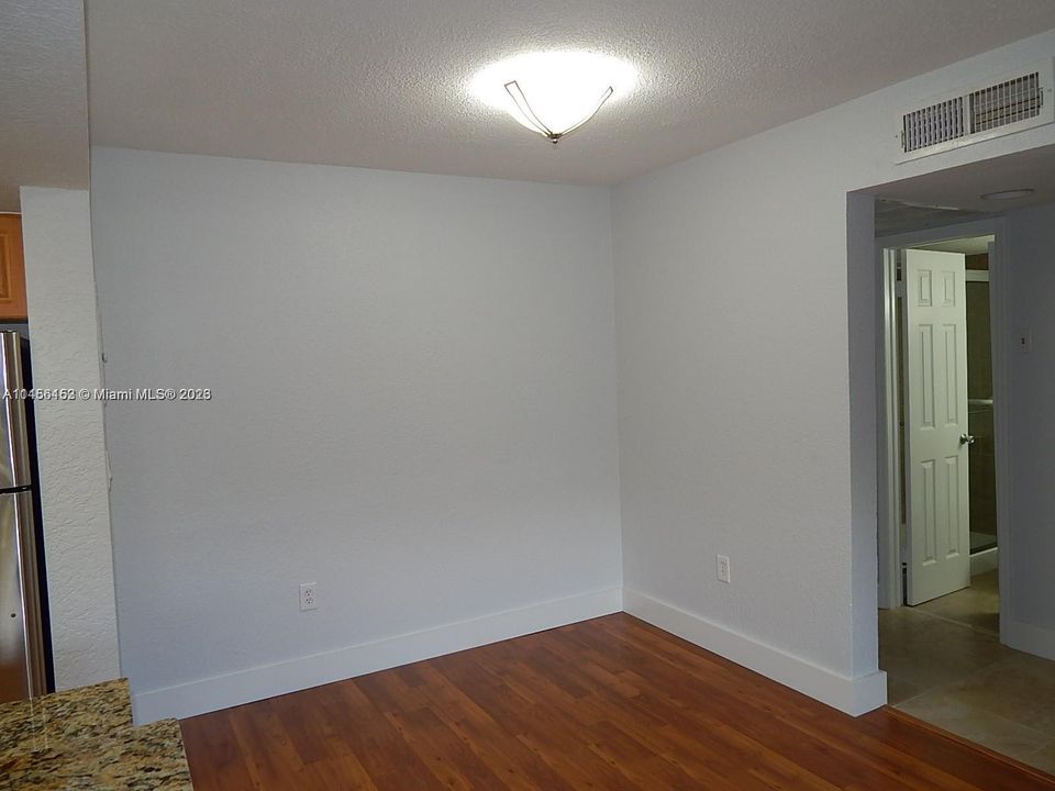 Recently Rented: $1,900 (1 beds, 1 baths, 608 Square Feet)