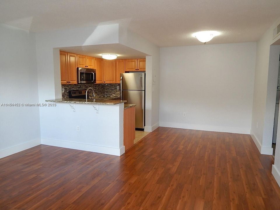 Recently Rented: $1,900 (1 beds, 1 baths, 608 Square Feet)