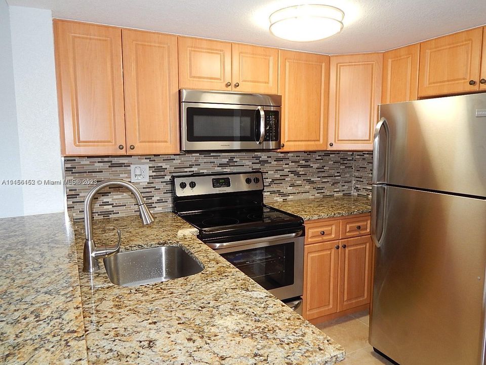 Recently Rented: $1,900 (1 beds, 1 baths, 608 Square Feet)