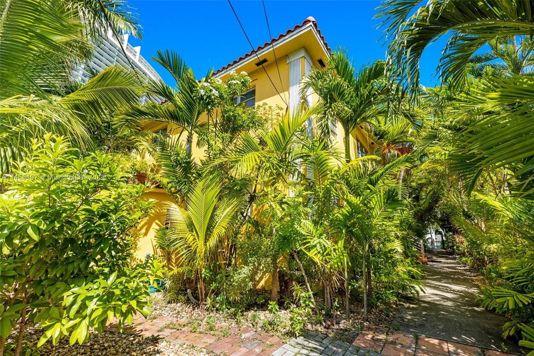 Recently Sold: $415,000 (2 beds, 1 baths, 4278 Square Feet)