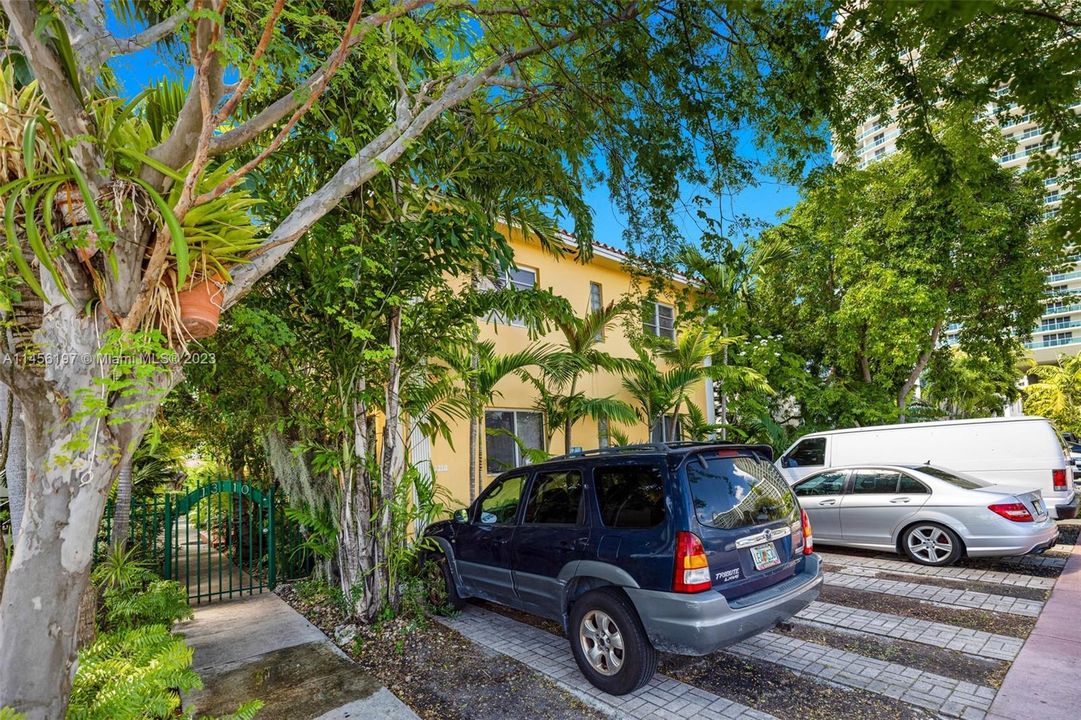 Recently Sold: $415,000 (2 beds, 1 baths, 4278 Square Feet)