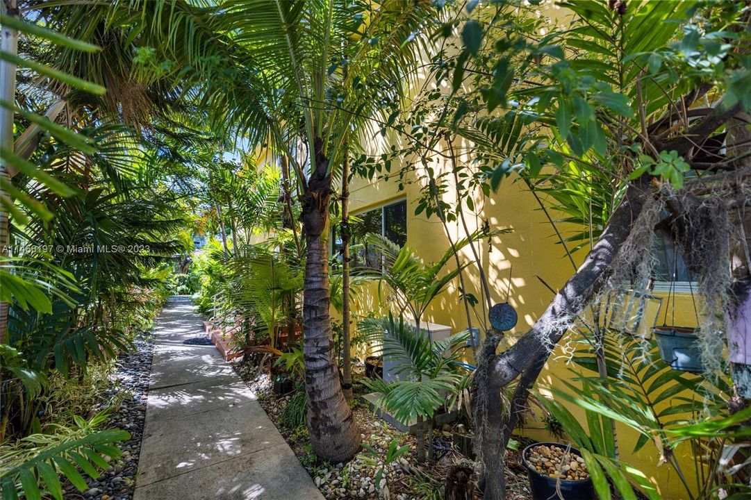 Recently Sold: $415,000 (2 beds, 1 baths, 4278 Square Feet)