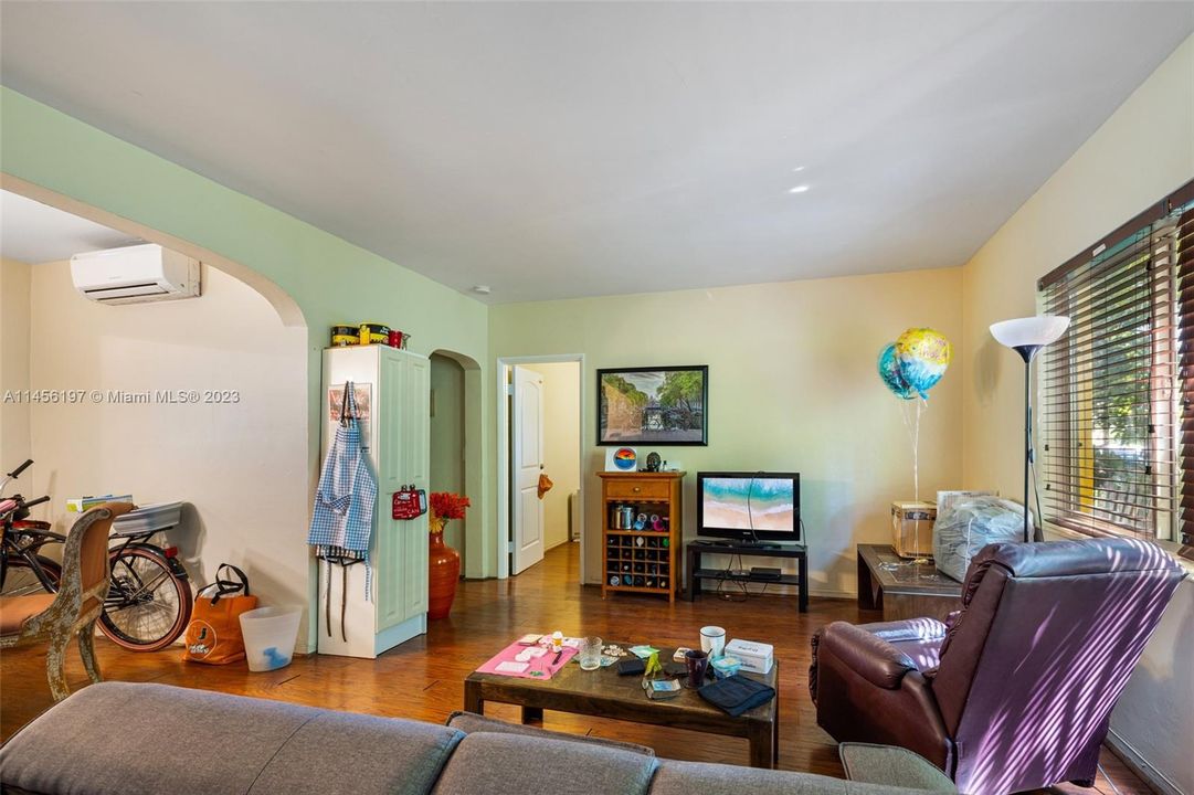 Recently Sold: $415,000 (2 beds, 1 baths, 4278 Square Feet)