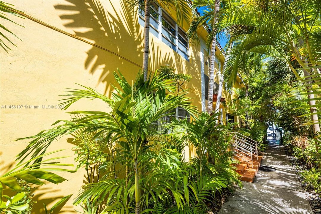 Recently Sold: $415,000 (2 beds, 1 baths, 4278 Square Feet)