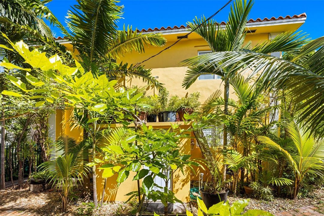 Recently Sold: $415,000 (2 beds, 1 baths, 4278 Square Feet)