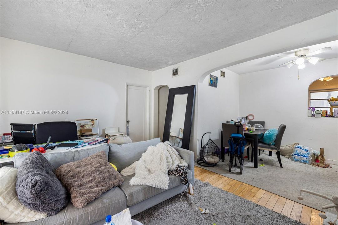 Recently Sold: $415,000 (2 beds, 1 baths, 4278 Square Feet)