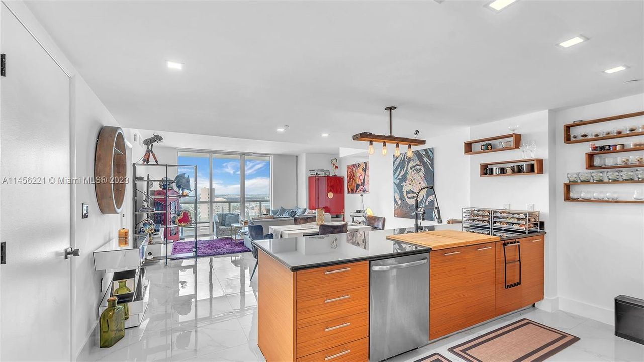 Recently Sold: $775,000 (2 beds, 2 baths, 1256 Square Feet)