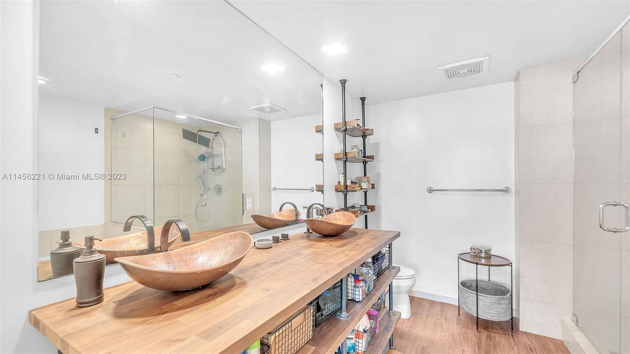 Recently Sold: $775,000 (2 beds, 2 baths, 1256 Square Feet)