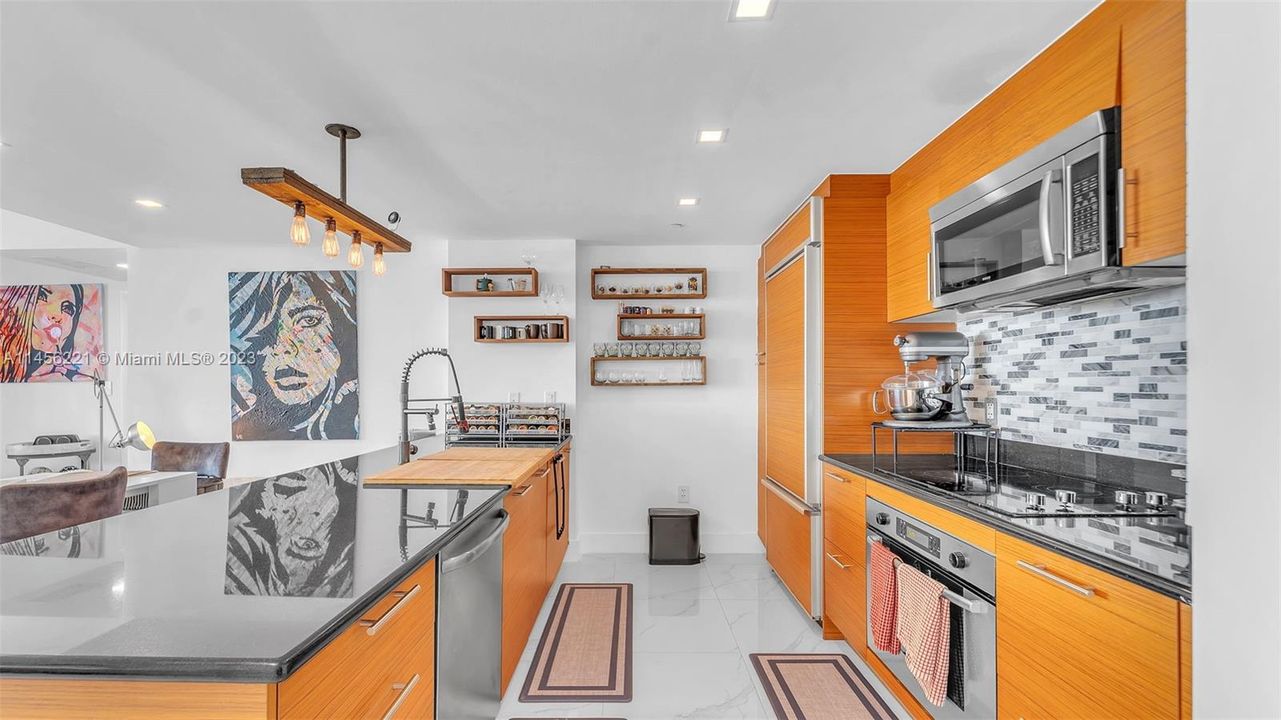 Recently Sold: $775,000 (2 beds, 2 baths, 1256 Square Feet)