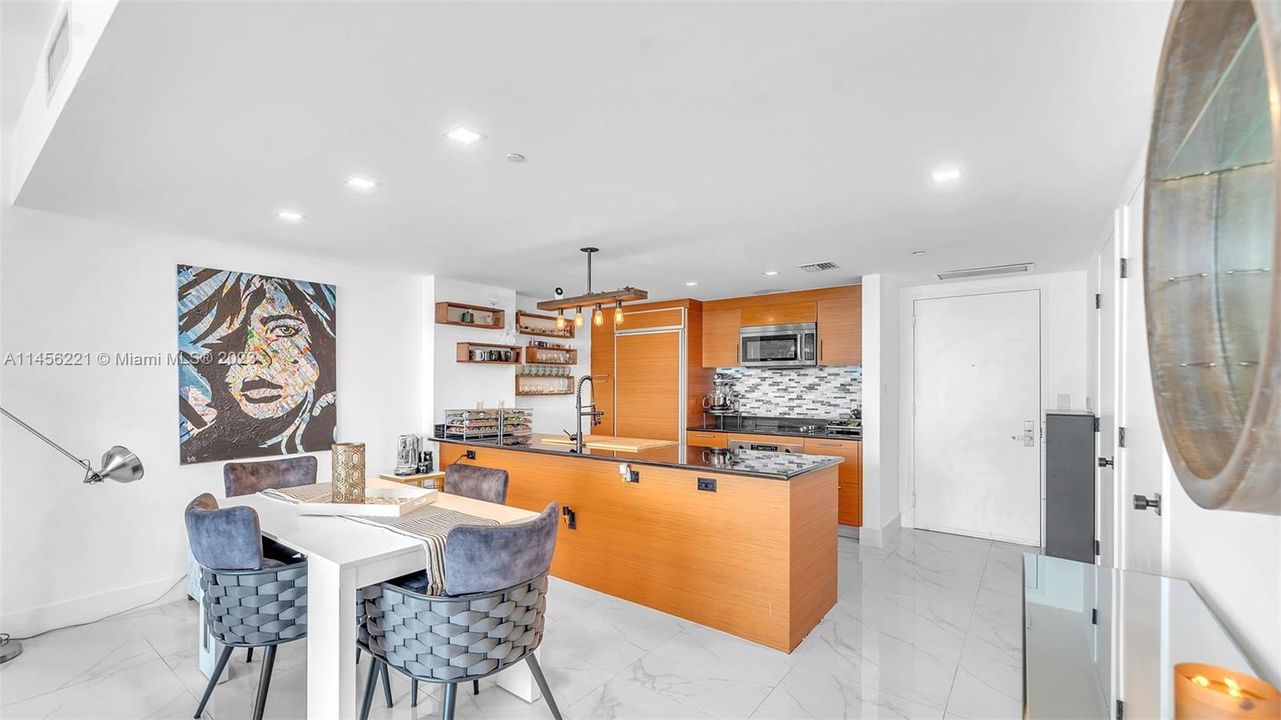 Recently Sold: $775,000 (2 beds, 2 baths, 1256 Square Feet)