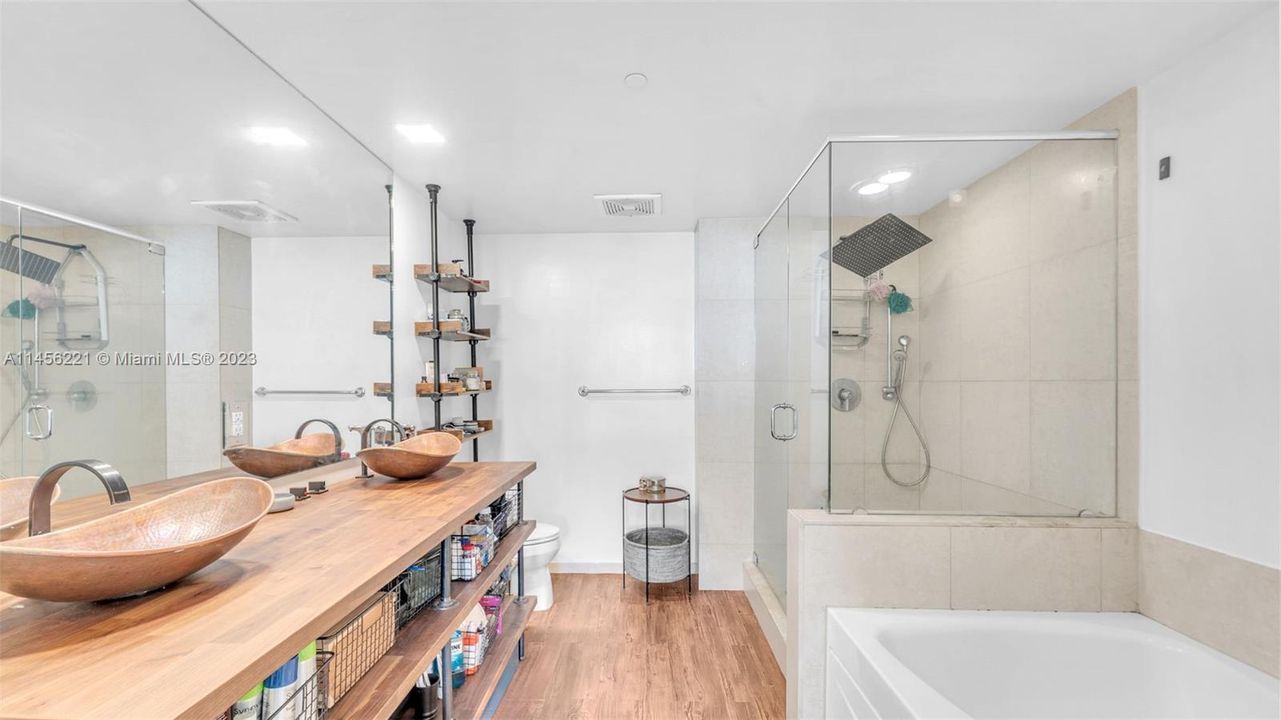 Recently Sold: $775,000 (2 beds, 2 baths, 1256 Square Feet)