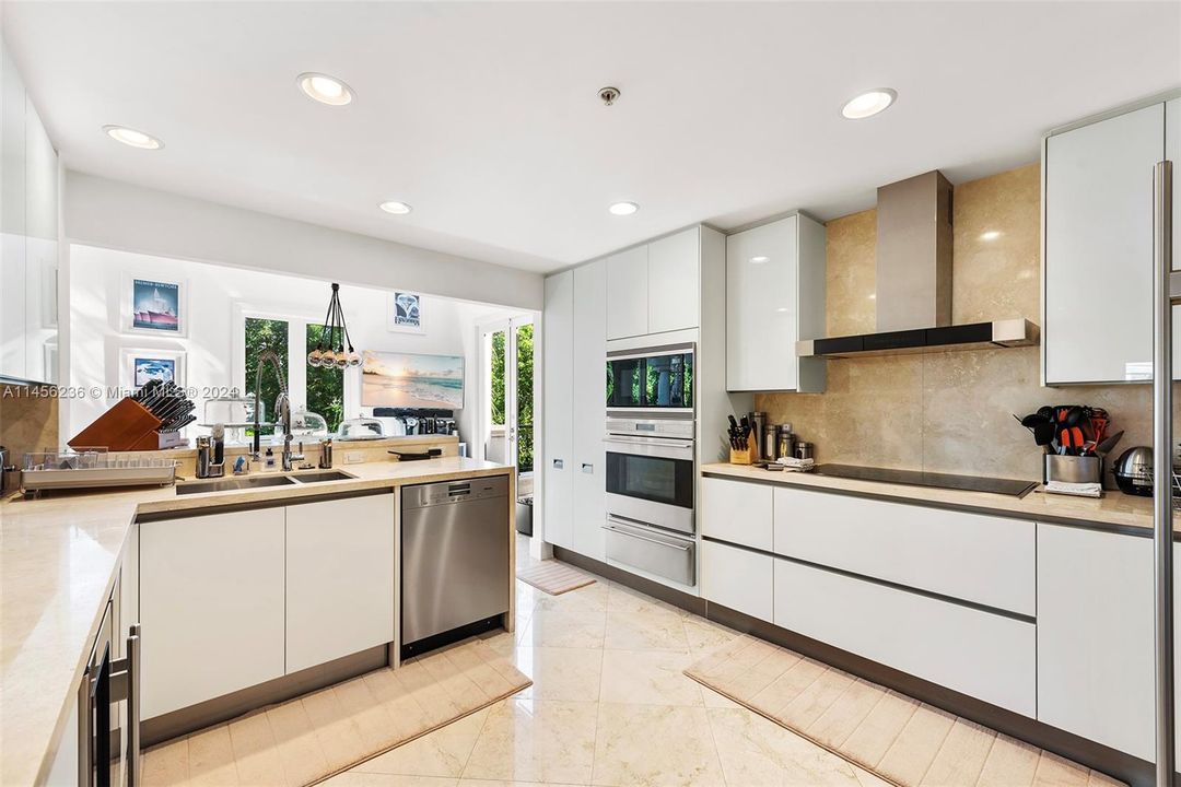 Недавно продано: $4,850,000 (3 спален, 3 ванн, 2744 Квадратных фут)