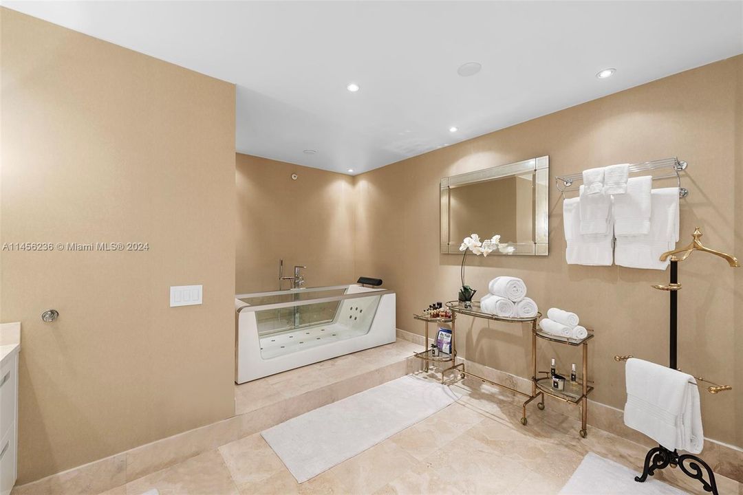 Недавно продано: $4,850,000 (3 спален, 3 ванн, 2744 Квадратных фут)