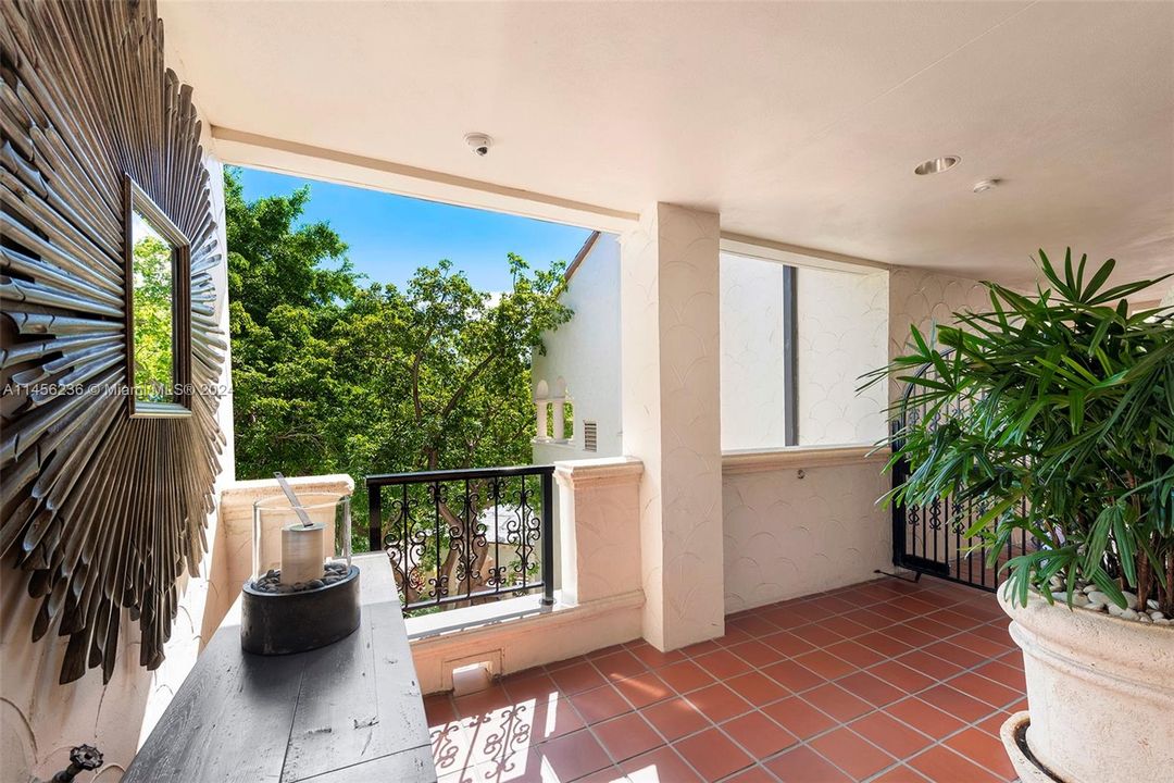 Недавно продано: $4,850,000 (3 спален, 3 ванн, 2744 Квадратных фут)