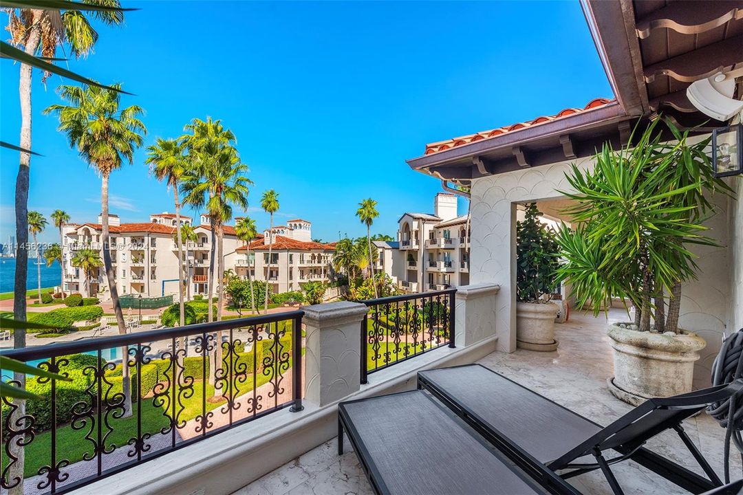 Недавно продано: $4,850,000 (3 спален, 3 ванн, 2744 Квадратных фут)