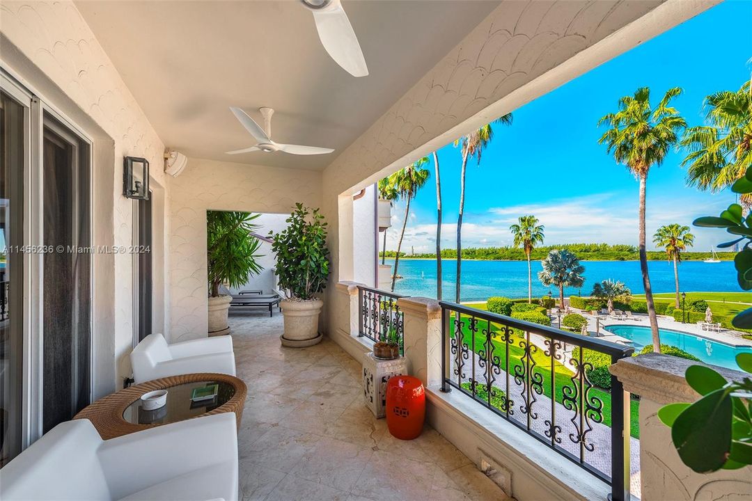 Недавно продано: $4,850,000 (3 спален, 3 ванн, 2744 Квадратных фут)