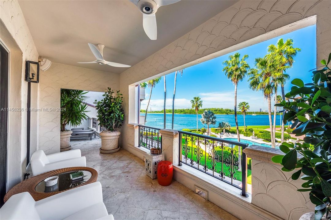 Недавно продано: $4,850,000 (3 спален, 3 ванн, 2744 Квадратных фут)